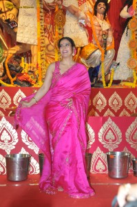 Sarbojanin Durga Puja 2023 attended by Hema Malini, Esha Deol, Kajol Devgan, Rani Mukerji, Kiara Advani, and others