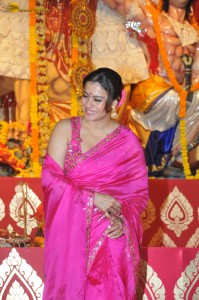 Sarbojanin Durga Puja 2023 attended by Hema Malini, Esha Deol, Kajol Devgan, Rani Mukerji, Kiara Advani, and others