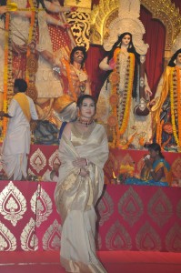 Sarbojanin Durga Puja 2023 attended by Hema Malini, Esha Deol, Kajol Devgan, Rani Mukerji, Kiara Advani, and others