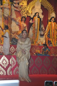 Sarbojanin Durga Puja 2023 attended by Hema Malini, Esha Deol, Kajol Devgan, Rani Mukerji, Kiara Advani, and others