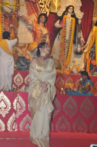 Sarbojanin Durga Puja 2023 attended by Hema Malini, Esha Deol, Kajol Devgan, Rani Mukerji, Kiara Advani, and others