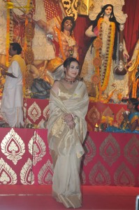 Sarbojanin Durga Puja 2023 attended by Hema Malini, Esha Deol, Kajol Devgan, Rani Mukerji, Kiara Advani, and others