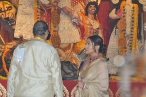 Sarbojanin Durga Puja 2023 attended by Hema Malini, Esha Deol, Kajol Devgan, Rani Mukerji, Kiara Advani, and others