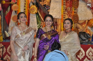 Sarbojanin Durga Puja 2023 attended by Hema Malini, Esha Deol, Kajol Devgan, Rani Mukerji, Kiara Advani, and others