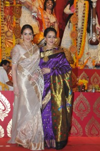 Sarbojanin Durga Puja 2023 attended by Hema Malini, Esha Deol, Kajol Devgan, Rani Mukerji, Kiara Advani, and others