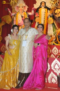 Sarbojanin Durga Puja 2023 attended by Hema Malini, Esha Deol, Kajol Devgan, Rani Mukerji, Kiara Advani, and others