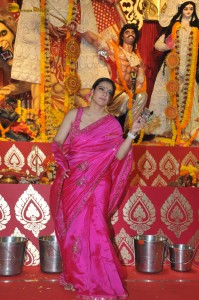 Sarbojanin Durga Puja 2023 attended by Hema Malini, Esha Deol, Kajol Devgan, Rani Mukerji, Kiara Advani, and others