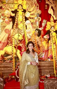 Sarbojanin Durga Puja 2025 attended by Kajol, Ajay Devgn, Tanishaa, Rani Mukerji, Alia Bhatt, and others