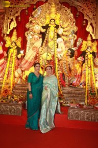 Sarbojanin Durga Puja 2025 attended by Kajol, Ajay Devgn, Tanishaa, Rani Mukerji, Alia Bhatt, and others