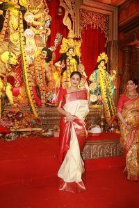 Sarbojanin Durga Puja 2025 attended by Kajol, Ajay Devgn, Tanishaa, Rani Mukerji, Alia Bhatt, and others