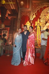 Sarbojanin Durga Puja 2025 attended by Kajol, Ajay Devgn, Tanishaa, Rani Mukerji, Alia Bhatt, and others