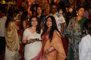 Sarbojanin Durga Puja 2025 attended by Kajol, Ajay Devgn, Tanishaa, Rani Mukerji, Alia Bhatt, and others