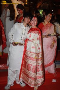 Sarbojanin Durga Puja 2025 attended by Kajol, Ajay Devgn, Tanishaa, Rani Mukerji, Alia Bhatt, and others
