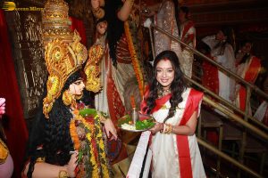 Sarbojanin Durga Puja 2025 attended by Kajol, Ajay Devgn, Tanishaa, Rani Mukerji, Alia Bhatt, and others