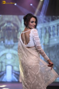 actress seerat kapoor in a white saree doing a ramp walk