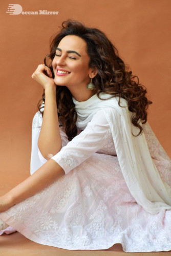 Model and Telugu Actress Seerat Kapoor photoshoot in white salwar dress