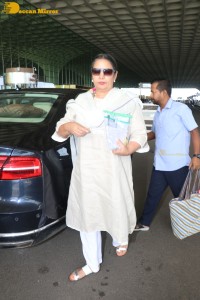 Bollywood Actress Shabana Azmi spotted at Mumbai Airport