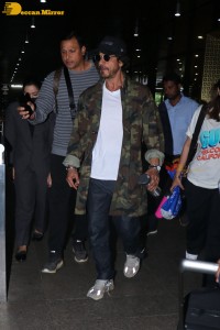 Shah Rukh Khan arrives at Mumbai Airport