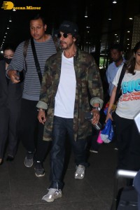 Shah Rukh Khan arrives at Mumbai Airport