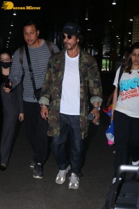 Shah Rukh Khan arrives at Mumbai Airport