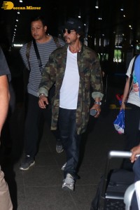 Shah Rukh Khan arrives at Mumbai Airport