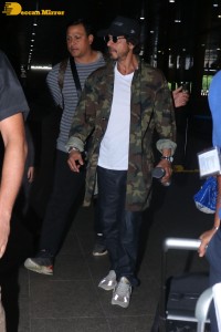 Shah Rukh Khan arrives at Mumbai Airport