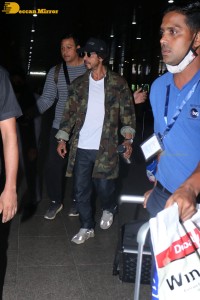 Shah Rukh Khan arrives at Mumbai Airport