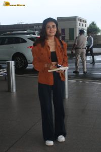 cute Shalini Pandey spotted at mumbai airport