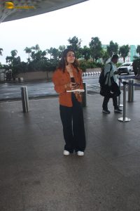 cute Shalini Pandey spotted at mumbai airport