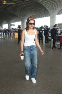 cute Indian actress shalini pandey spotted in a tank top at mumbai airport