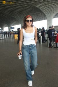 cute Indian actress shalini pandey spotted in a tank top at mumbai airport