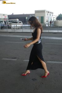 actress shalini pandey stylish and sexy at mumbai airport