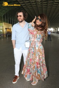 James Milliron and Shama Sikander are spotted at the Mumbai Airport