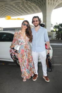 James Milliron and Shama Sikander are spotted at the Mumbai Airport