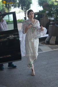 actress Shanaya Kapoor beautiful in a white salwar dress at mumbai airport