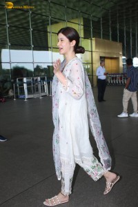 actress Shanaya Kapoor beautiful in a white salwar dress at mumbai airport