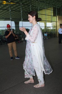 actress Shanaya Kapoor beautiful in a white salwar dress at mumbai airport