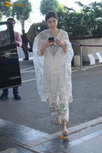 actress Shanaya Kapoor beautiful in a white salwar dress at mumbai airport