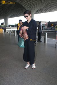 actress Shanaya Kapoor in black overalls at mumbai airport