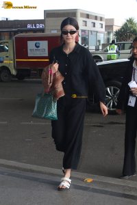 actress Shanaya Kapoor in black overalls at mumbai airport