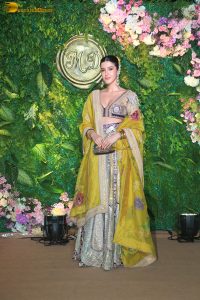 actress shanaya kapoor beautiful in a yellow lehenga choli