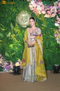 actress shanaya kapoor beautiful in a yellow lehenga choli
