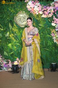 actress shanaya kapoor beautiful in a yellow lehenga choli
