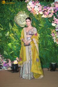 actress shanaya kapoor beautiful in a yellow lehenga choli