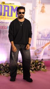 Shankar Mahadevan's Anandam Concert attended by Anil Kapoor, Hansika Motwani, Urmila Matondkar, Sonal Chauhan, and others