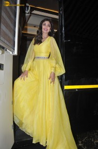 actress shilpa shetty spotted in a yellow dress in her caravan