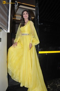 actress shilpa shetty spotted in a yellow dress in her caravan