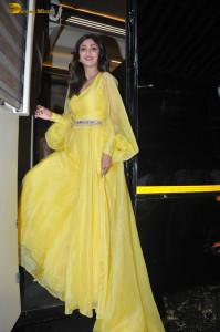 actress shilpa shetty spotted in a yellow dress in her caravan