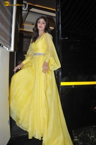 actress shilpa shetty spotted in a yellow dress in her caravan