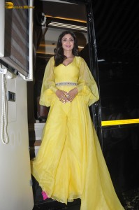 actress shilpa shetty spotted in a yellow dress in her caravan